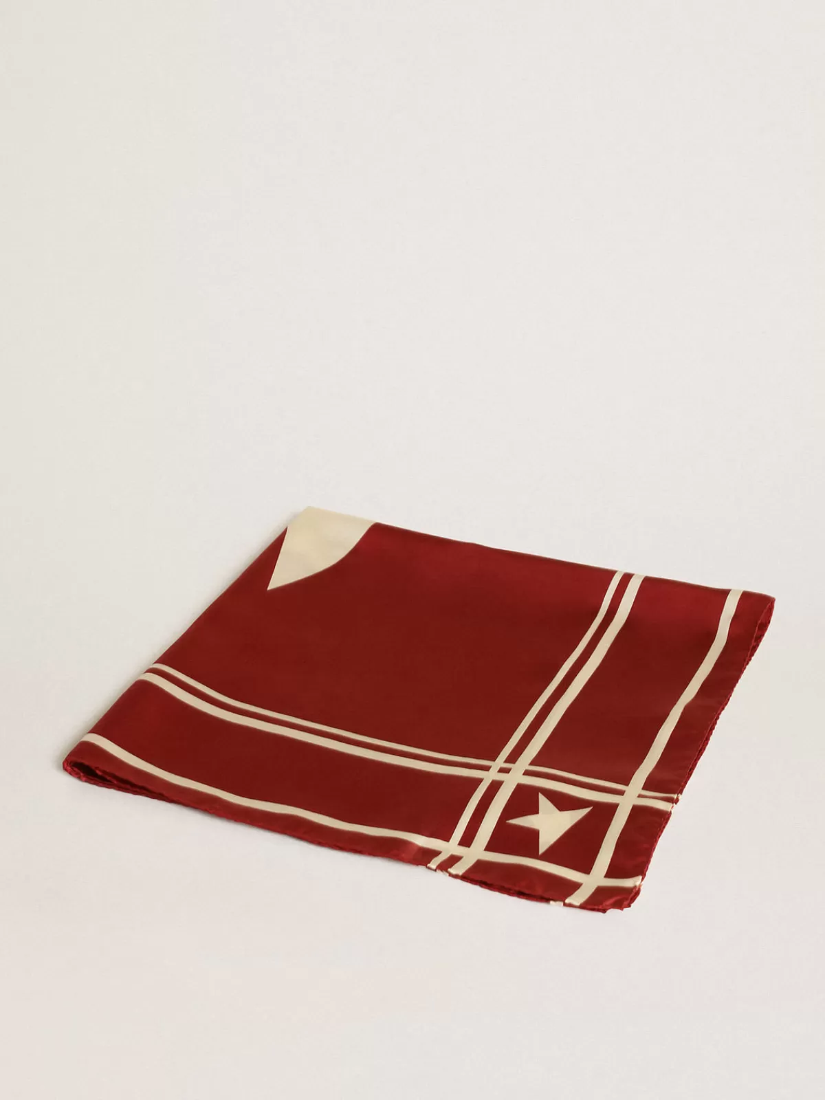 Fashion Golden Goose Foulard rosso con righe e stelle bianche a contrasto