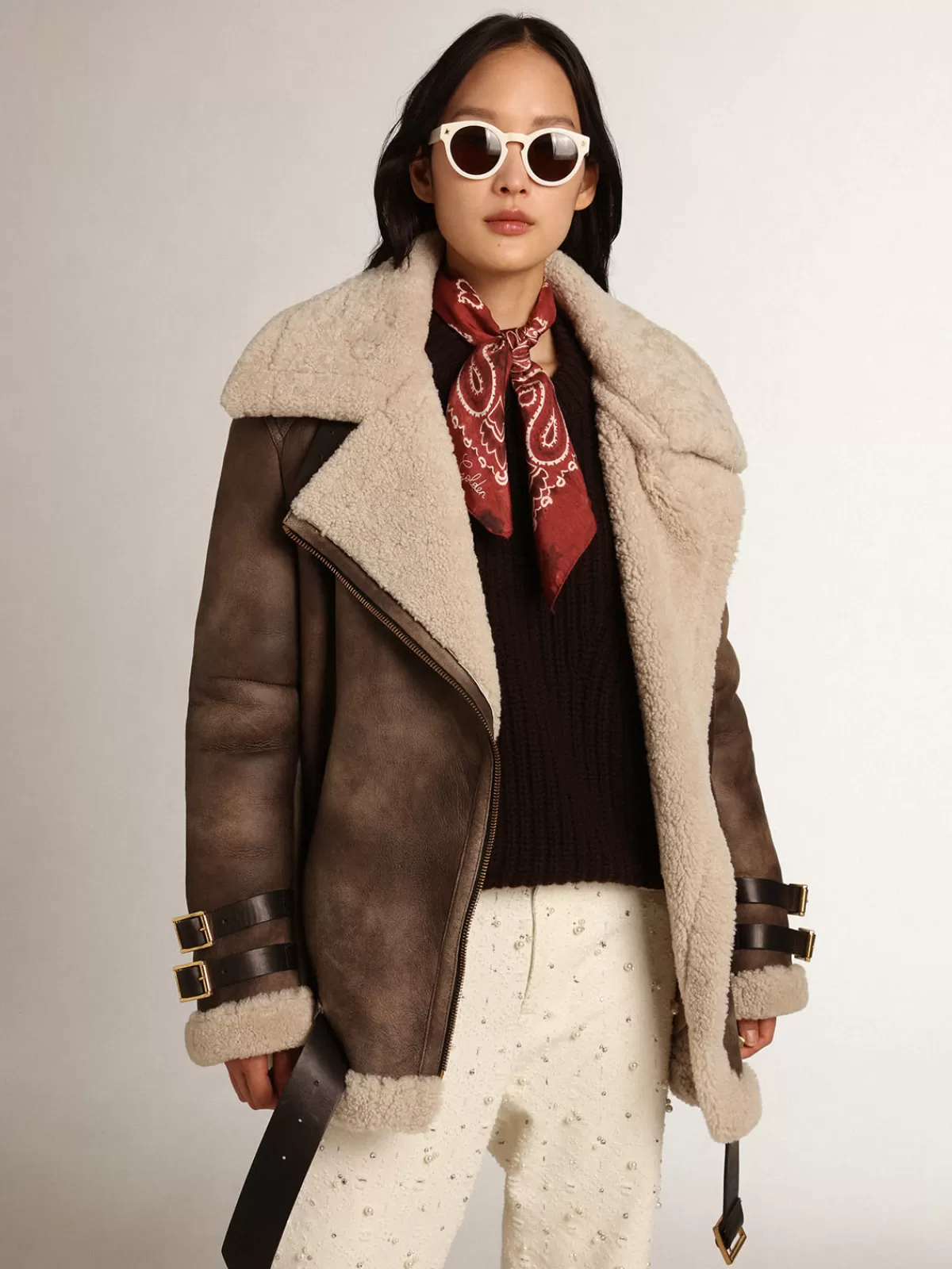 Shop Golden Goose Giacca da donna in pelle con collo in shearling