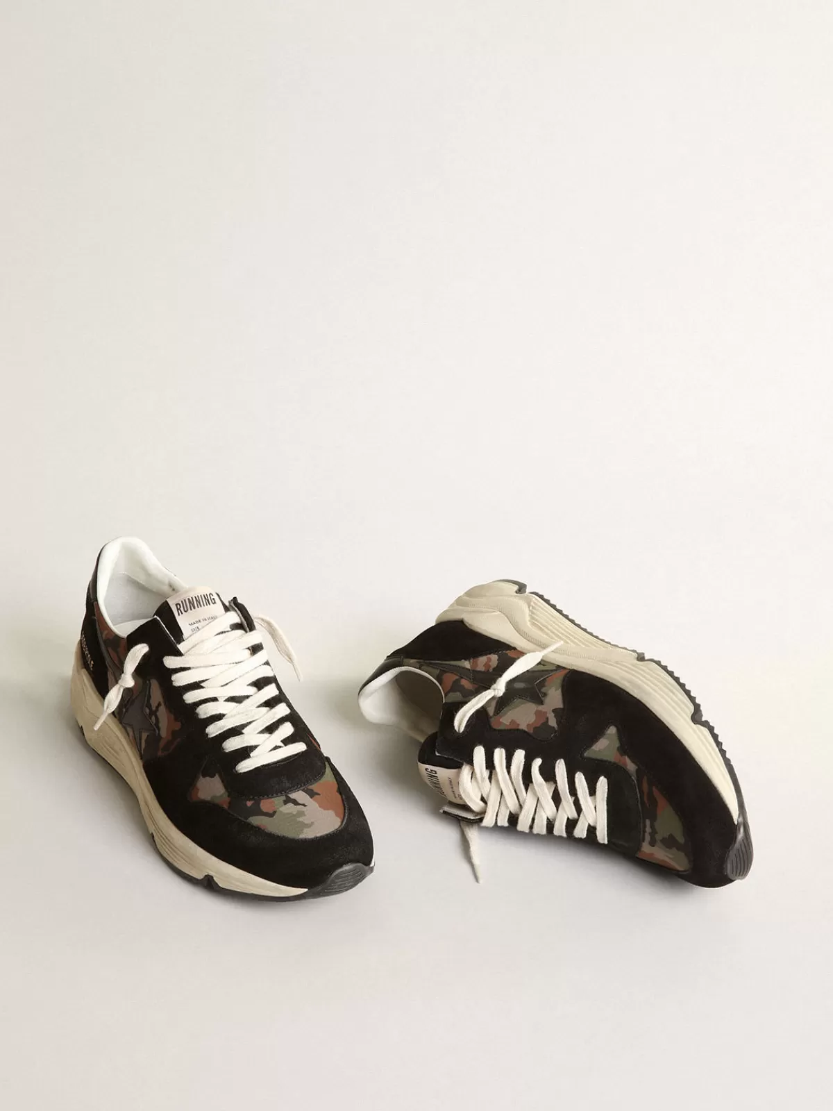 Shop Golden Goose Running Sole Uomo in nylon ripstop con stampa camouflage