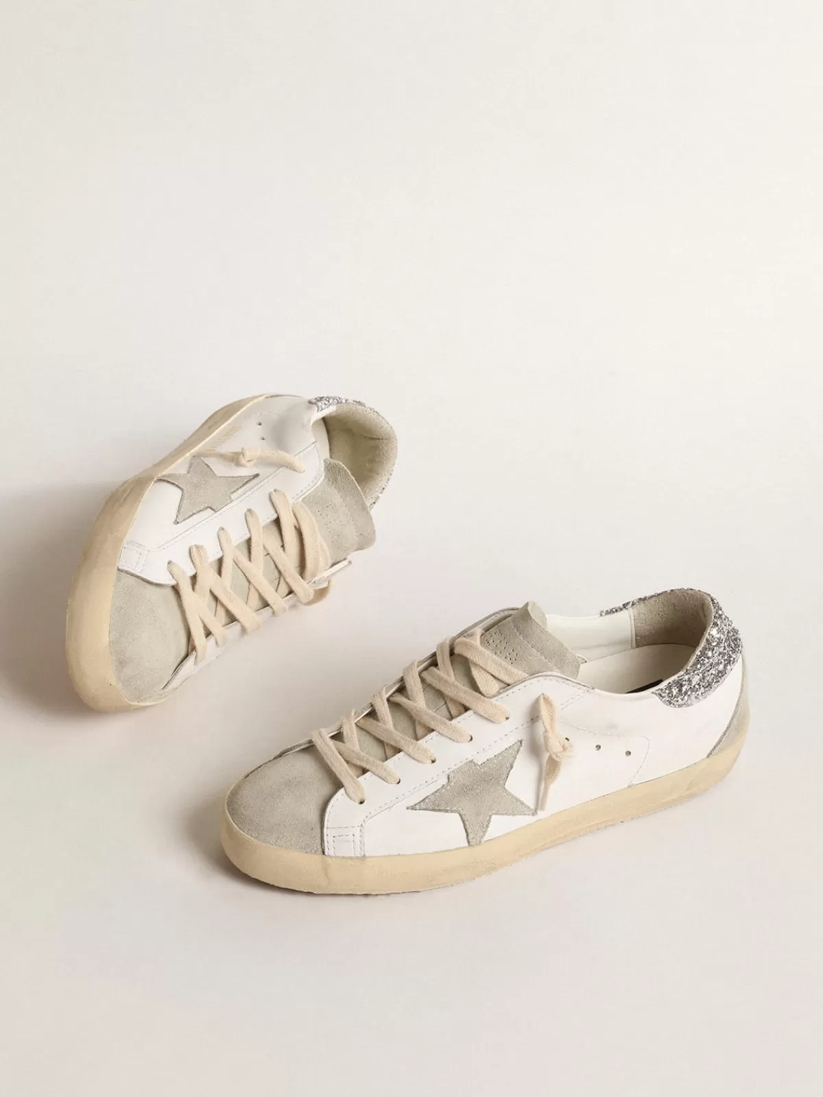 Hot Golden Goose Super-Star con stella grigia e talloncino in glitter argento