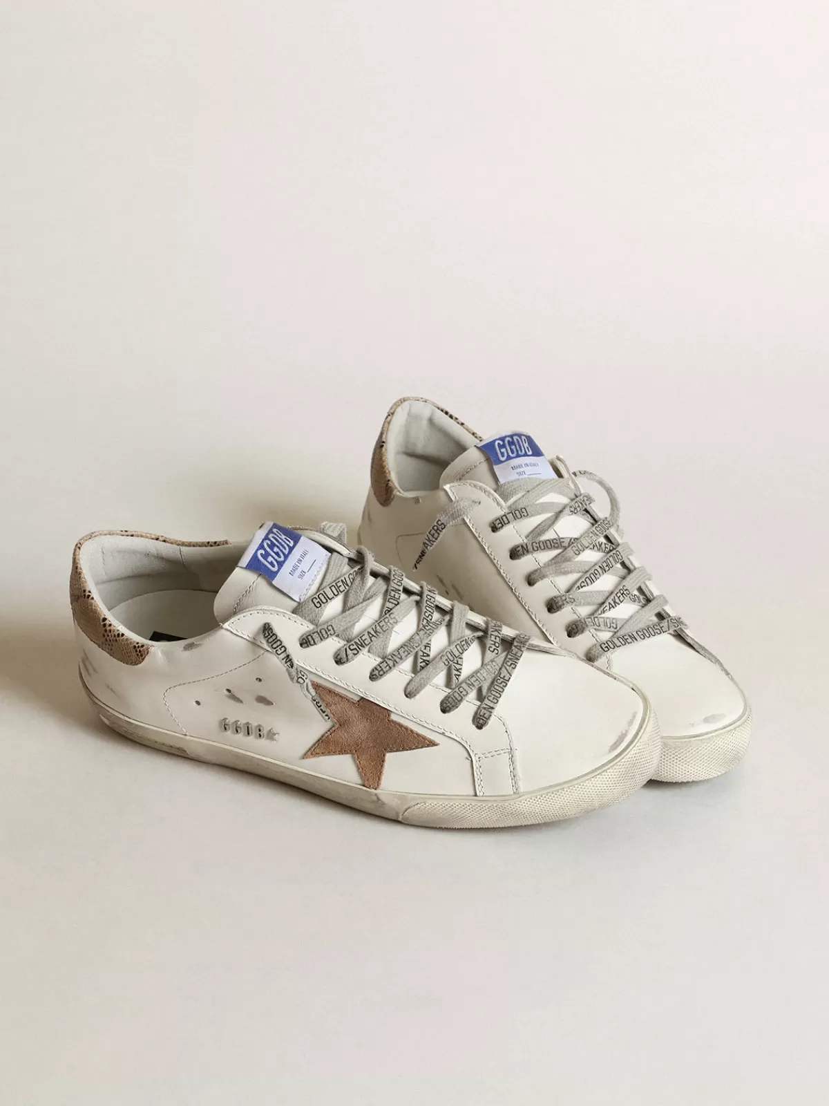 Cheap Golden Goose Super-Star con stella in suede tabacco e talloncino beige