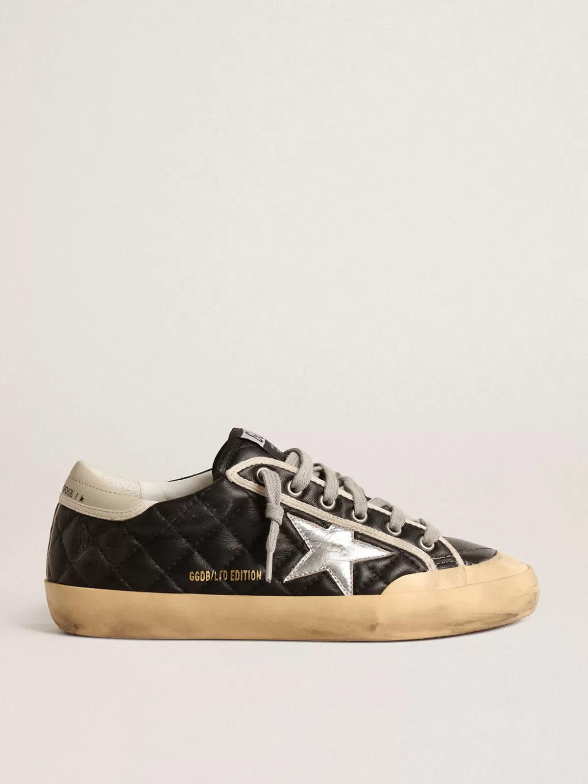 Store Golden Goose Super-Star Penstar in nappa matelassé nera con stella argento