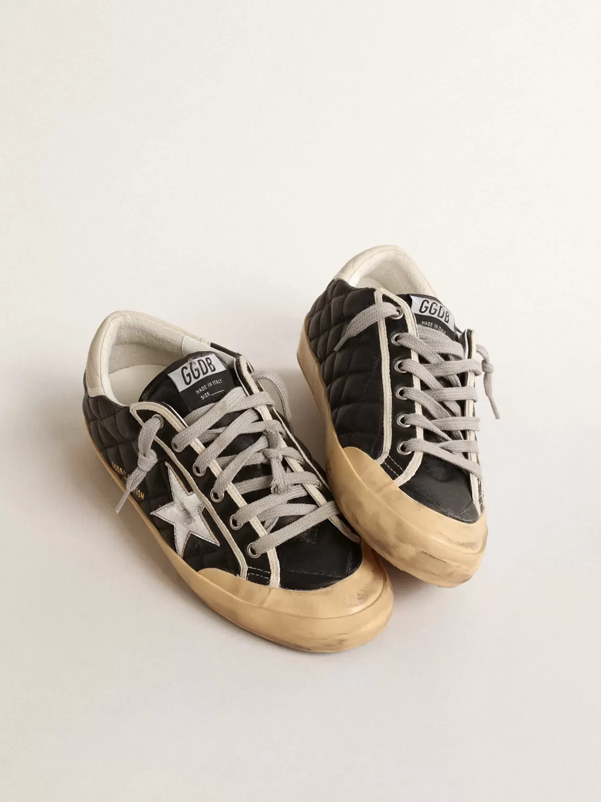 Store Golden Goose Super-Star Penstar in nappa matelassé nera con stella argento