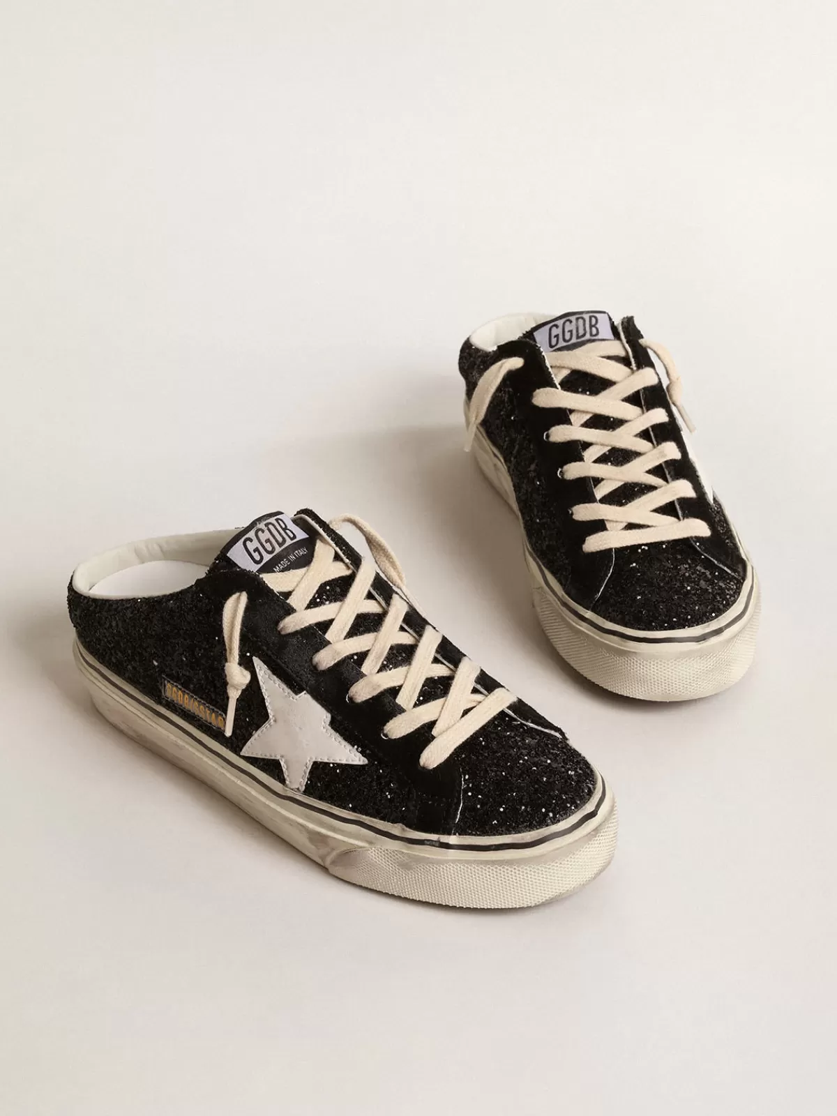 Outlet Golden Goose Super-Star Sabot in glitter neri con stella bio-based bianca