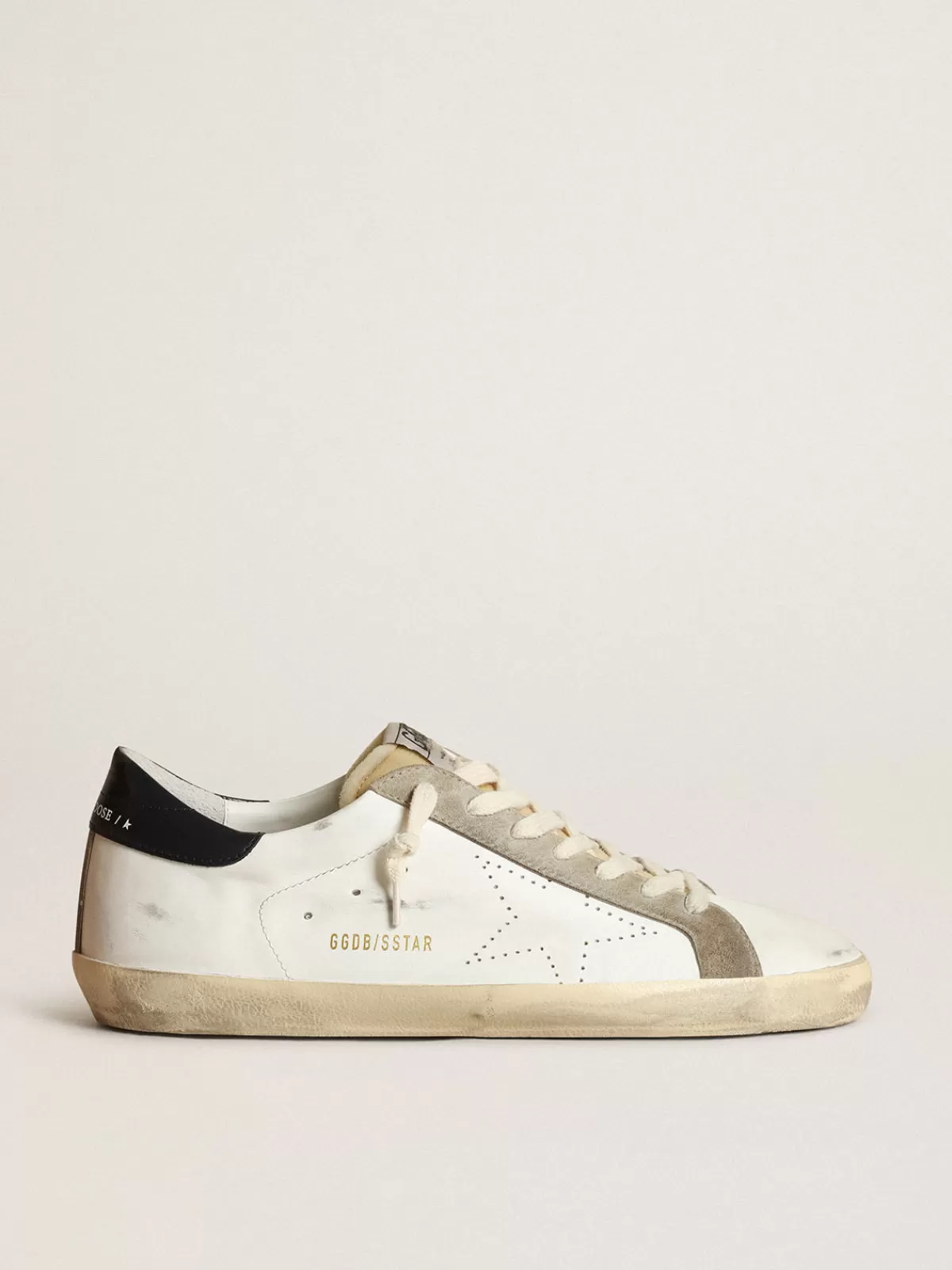 Sale Golden Goose Super-Star Uomo con stella traforata e talloncino blu