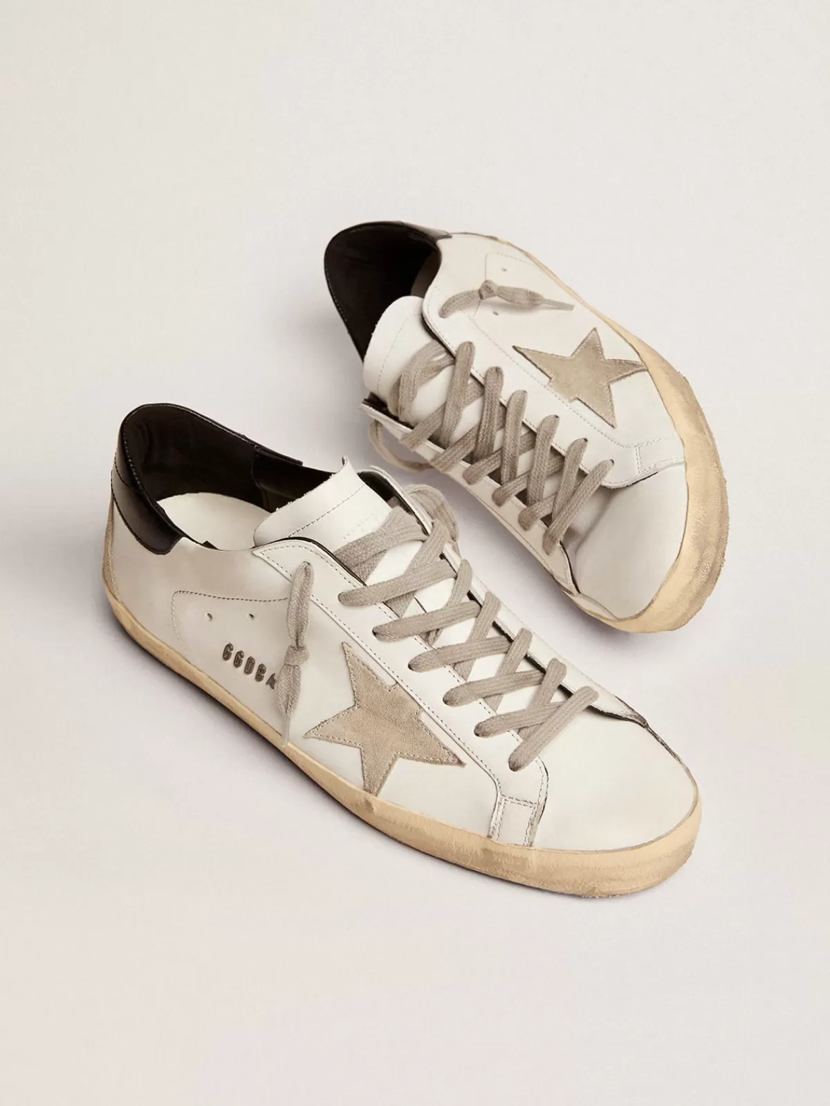 Store Golden Goose Super-Star Uomo con talloncino nero e metal studs lettering