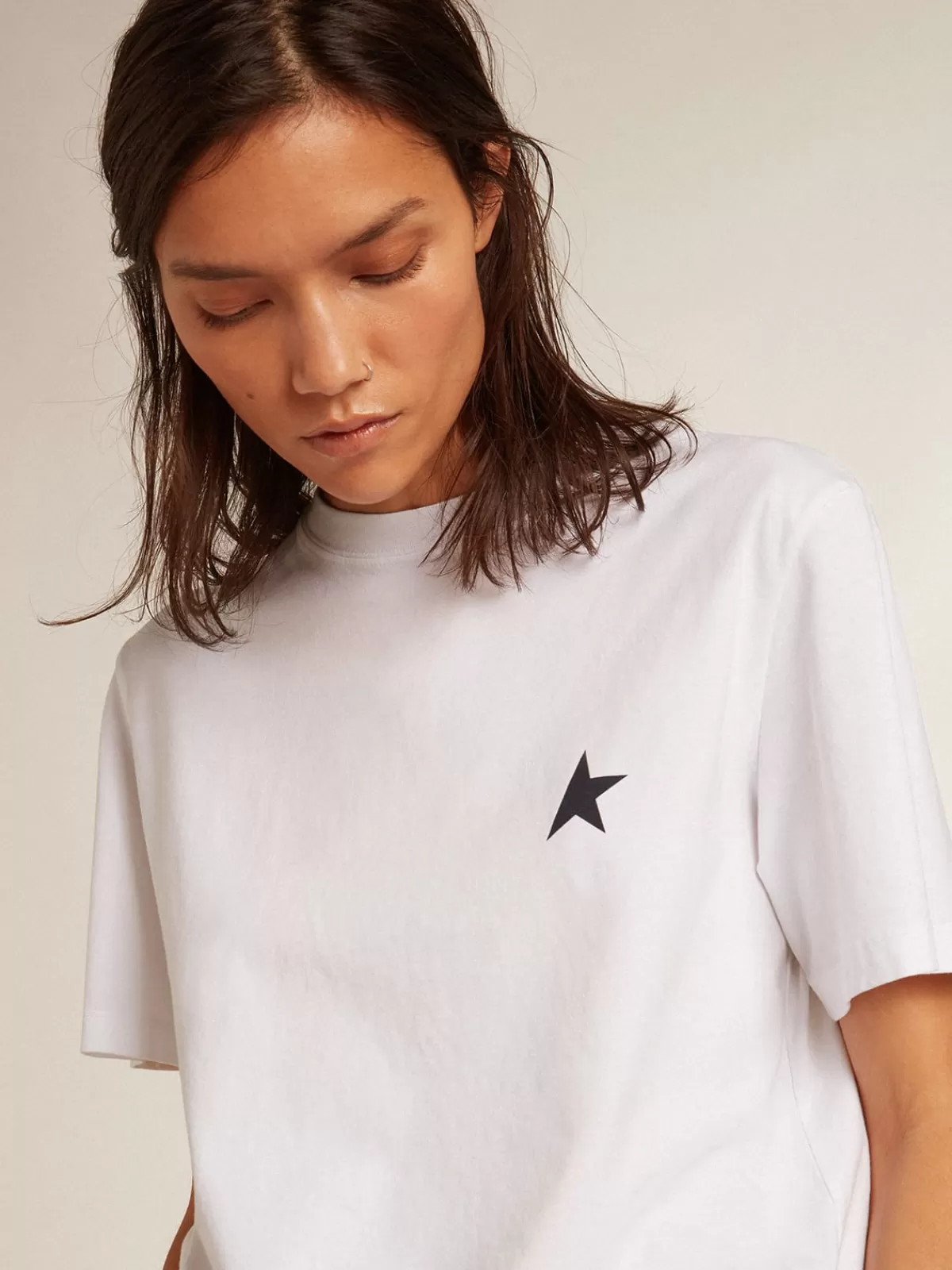 Cheap Golden Goose T-shirt bianca donna con stella blu scuro sul davanti