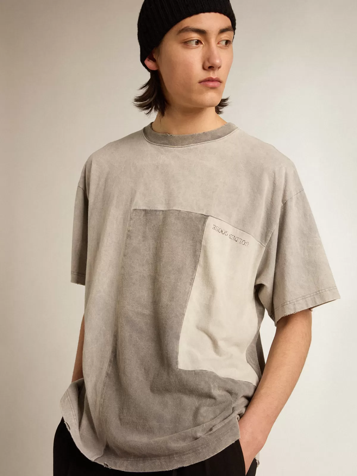 Cheap Golden Goose T-shirt di diverse tonalità di grigio dall'effetto lived-in